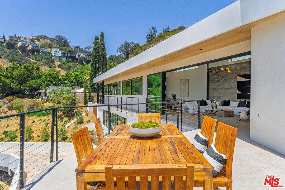 6825 Mulholland