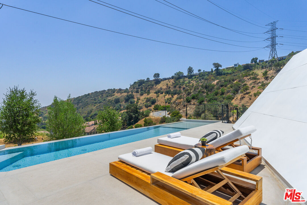 6825 Mulholland