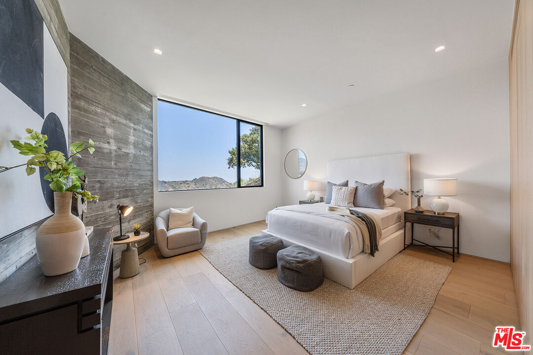 6825 Mulholland