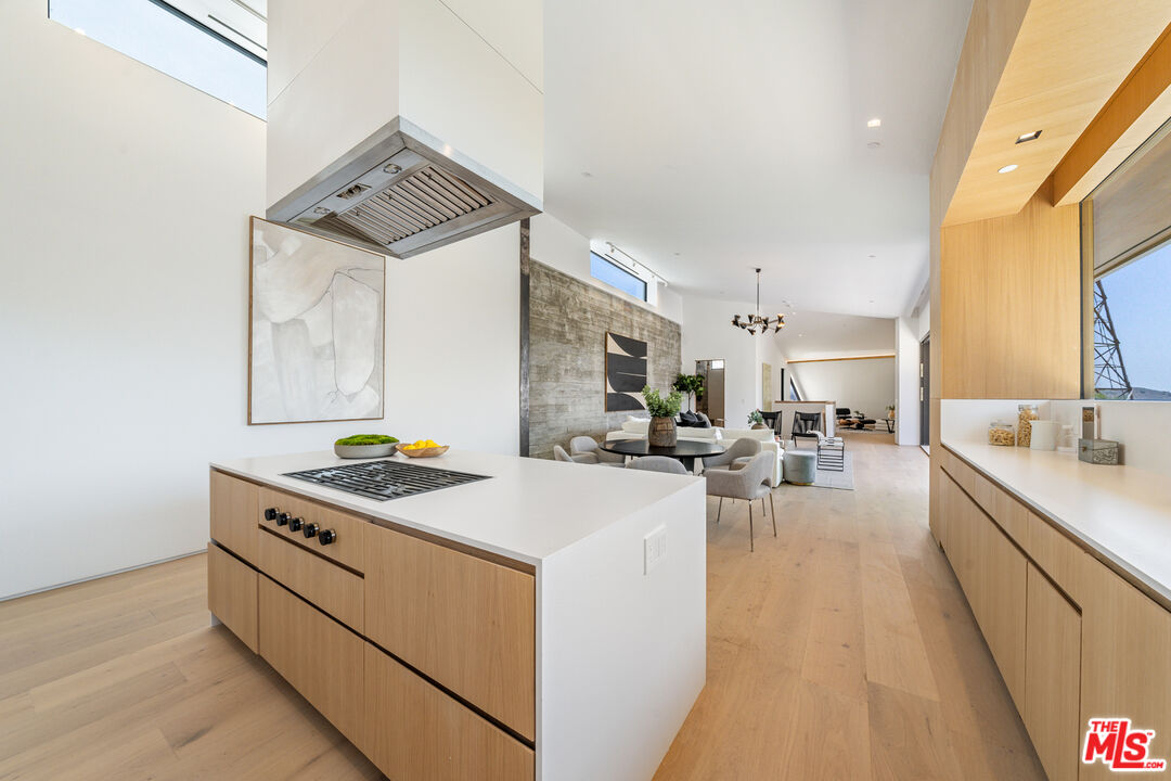 6825 Mulholland