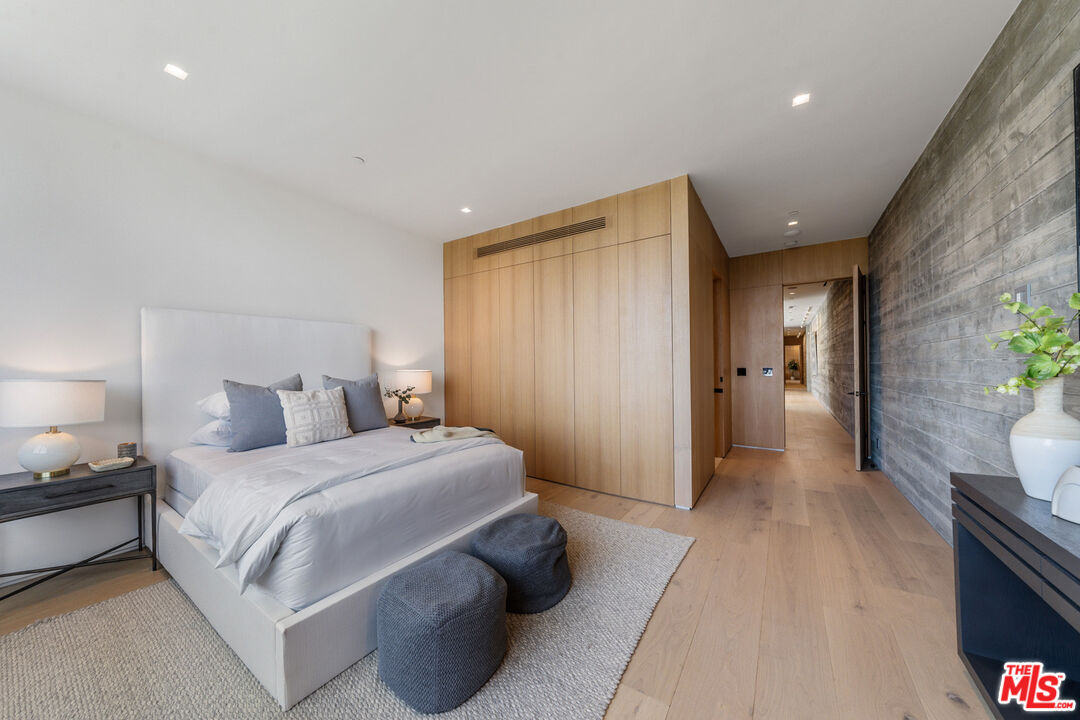 6825 Mulholland