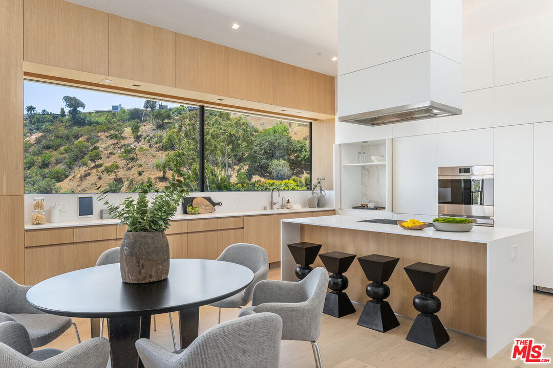 6825 Mulholland