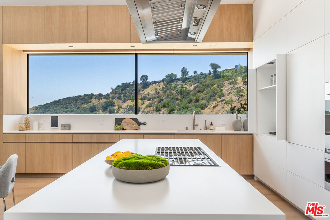 6825 Mulholland