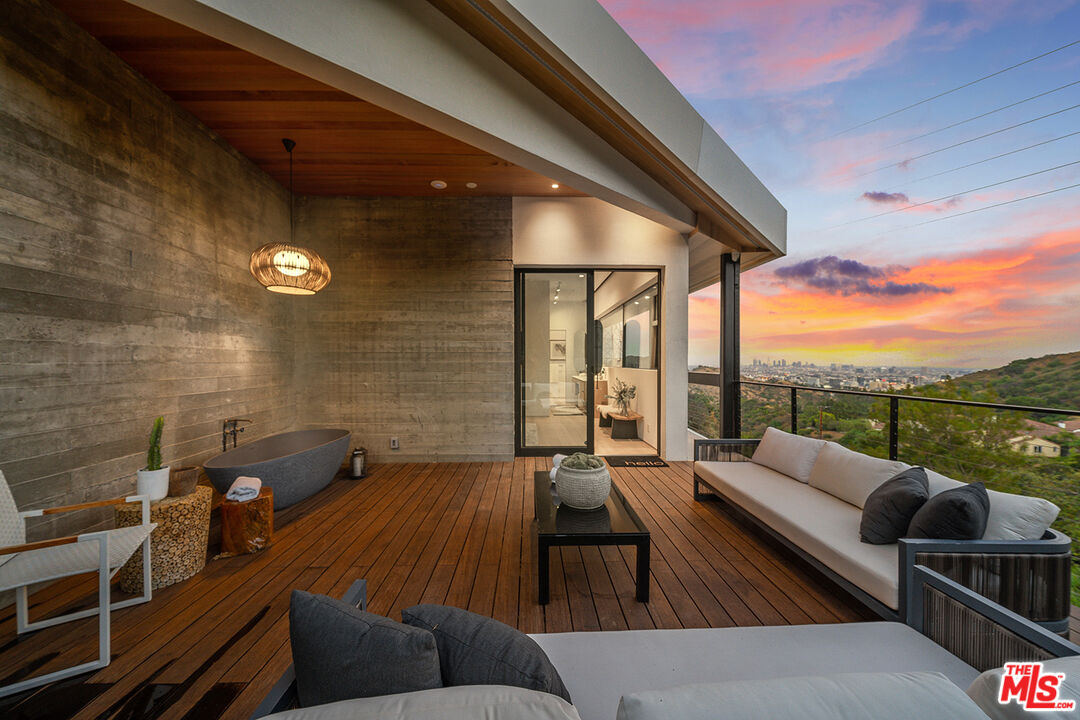 6825 Mulholland