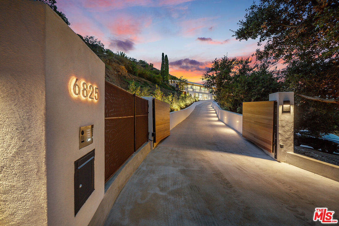 6825 Mulholland