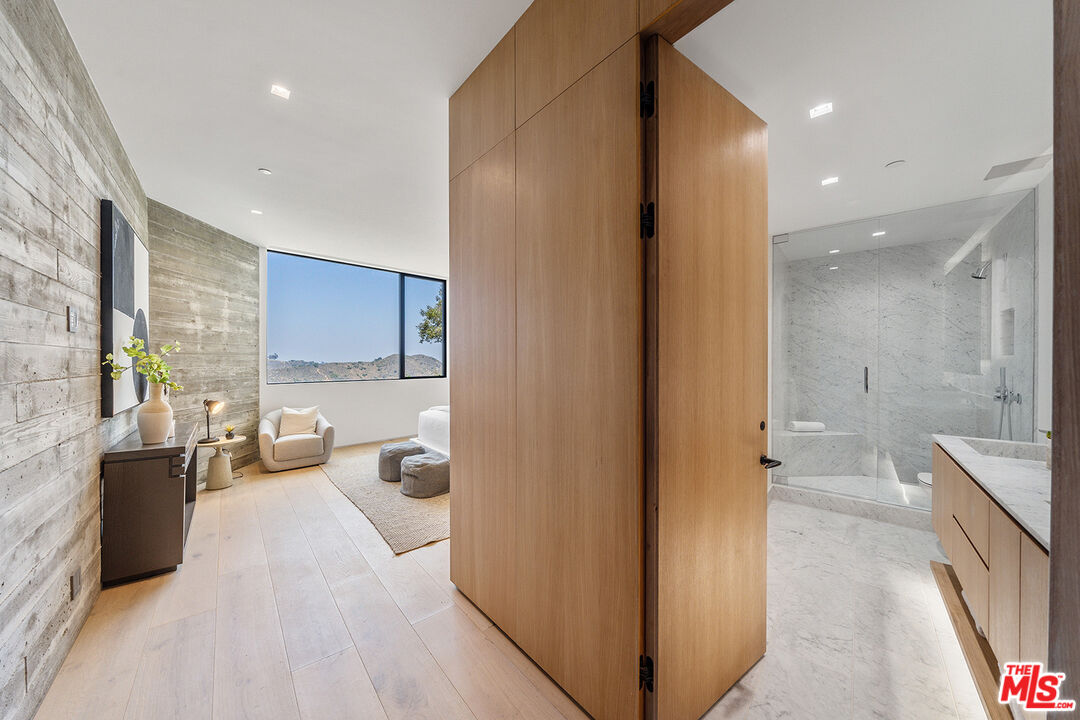 6825 Mulholland