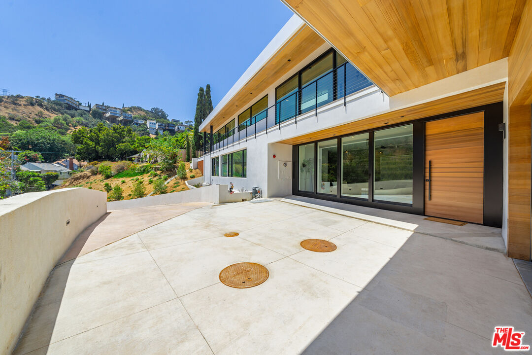 6825 Mulholland
