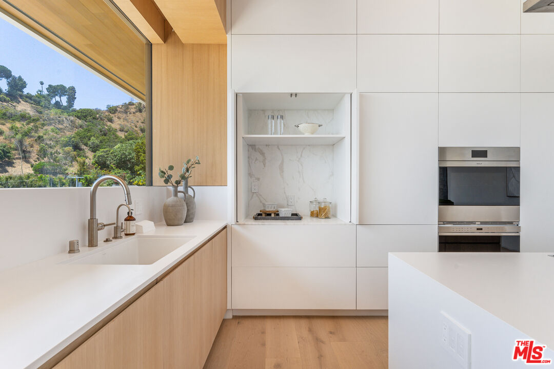 6825 Mulholland
