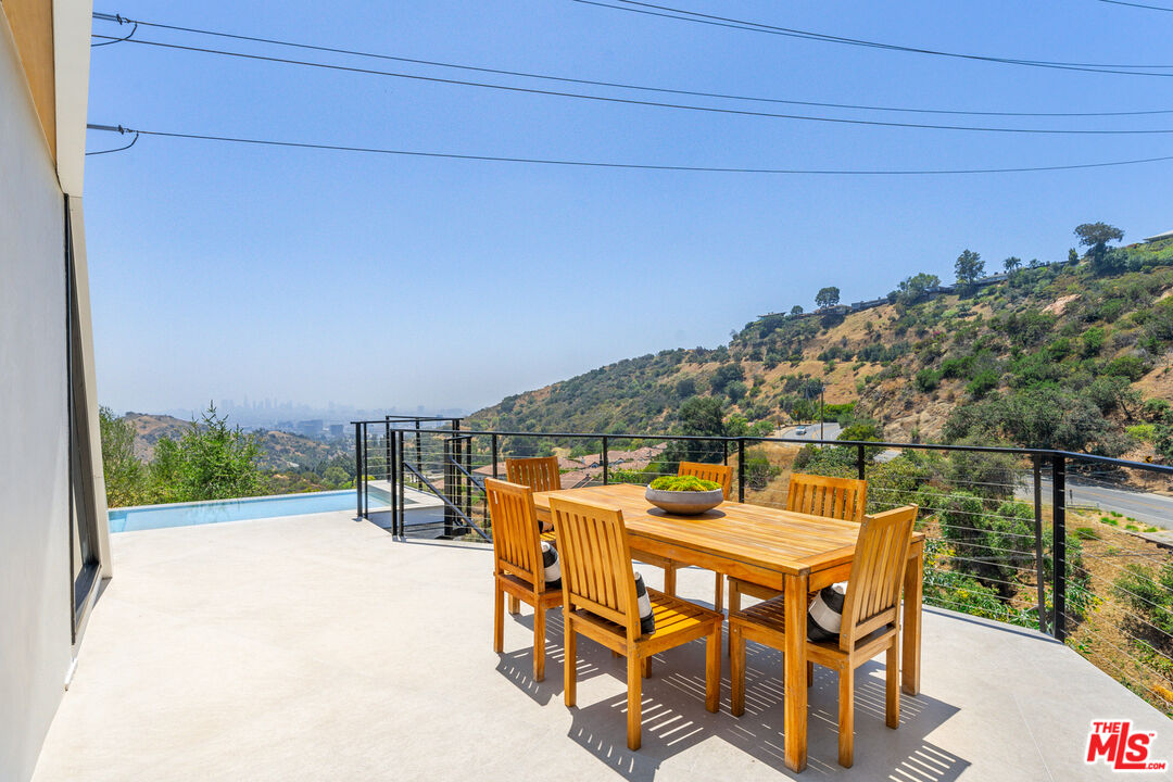 6825 Mulholland