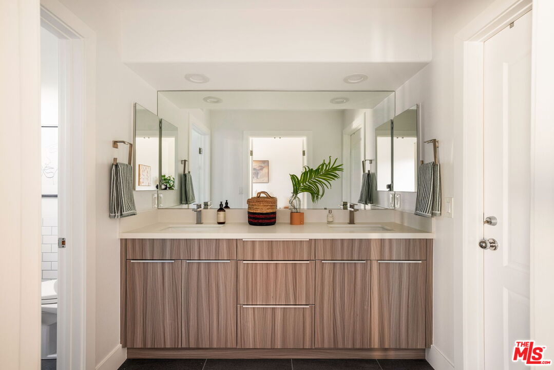 11635 Missouri Ave Unit: 3