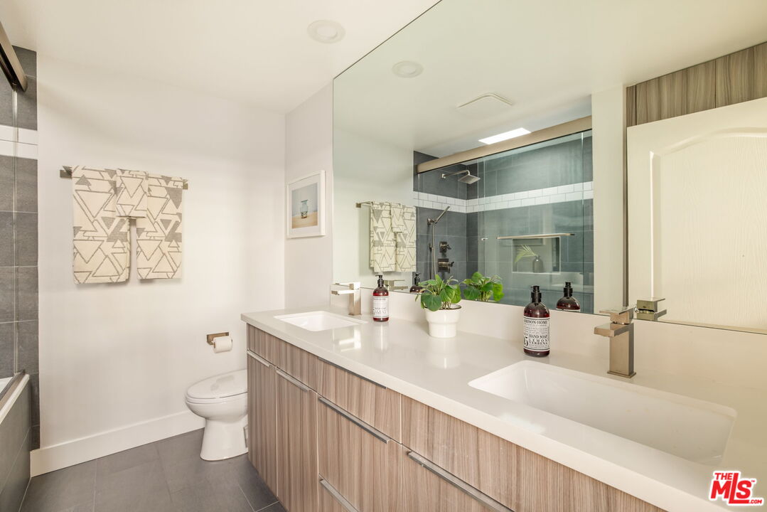 11635 Missouri Ave Unit: 3