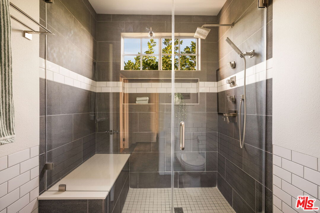 11635 Missouri Ave Unit: 3