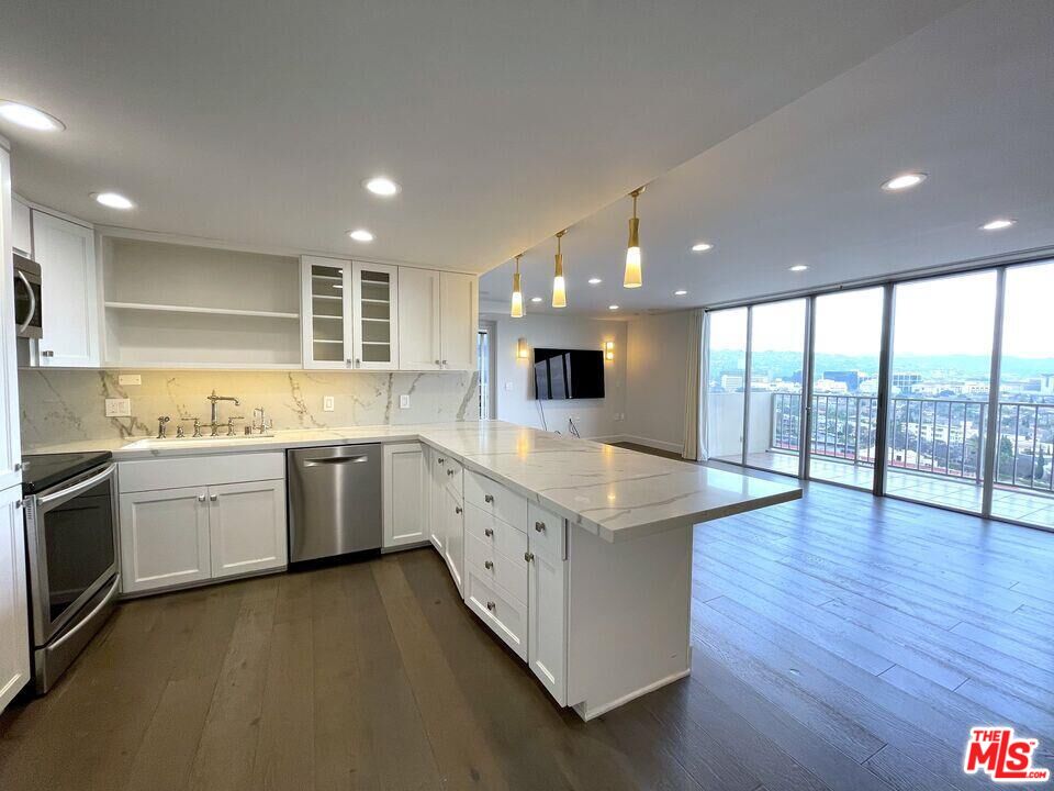 2160 Century Park Unit: 1102