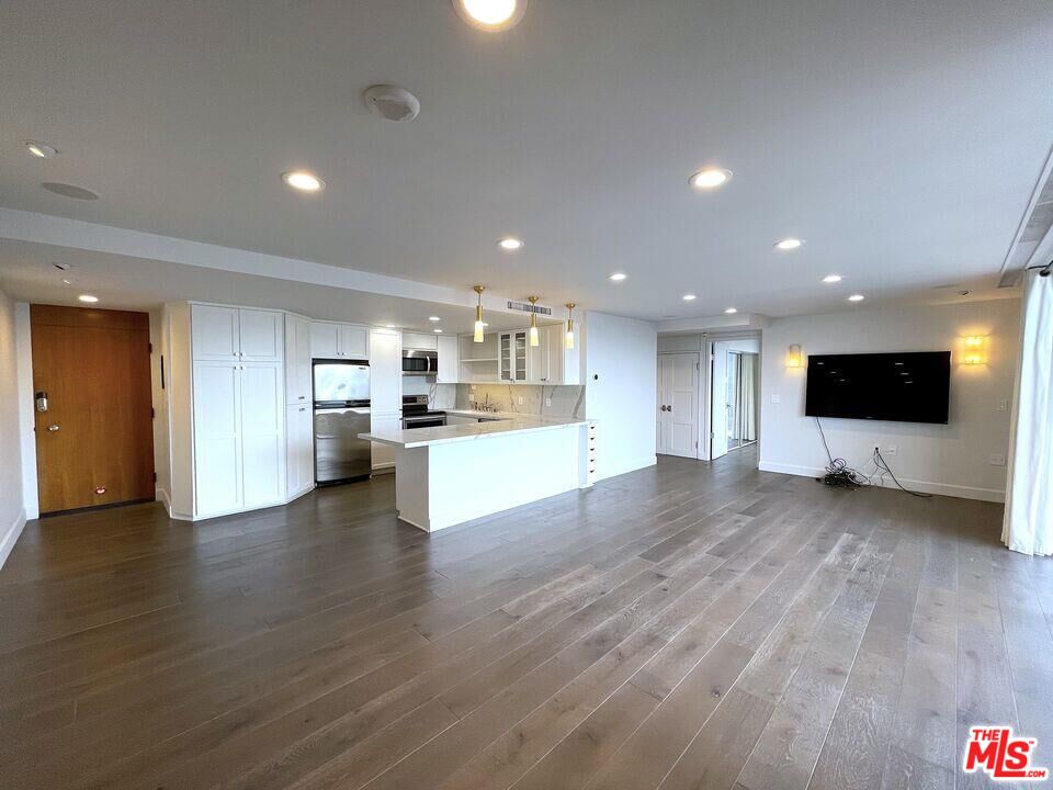 2160 Century Park Unit: 1102