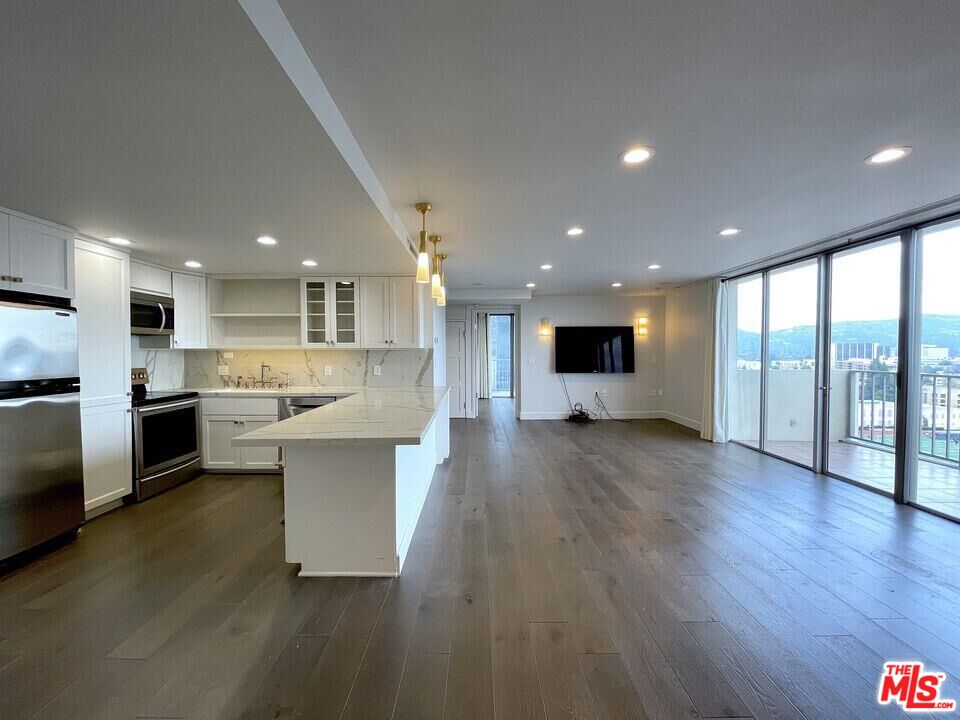 2160 Century Park Unit: 1102