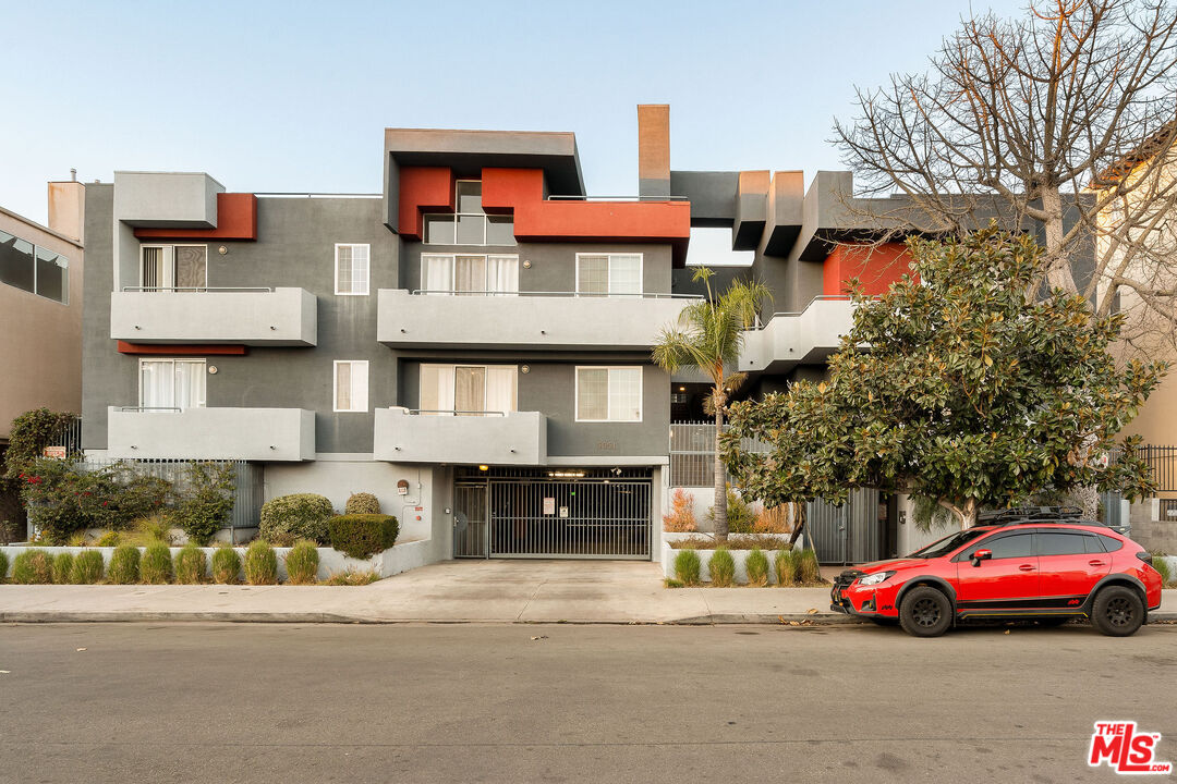 5051 Rosewood Ave Unit: 205