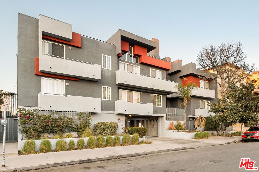 5051 Rosewood Ave Unit: 205