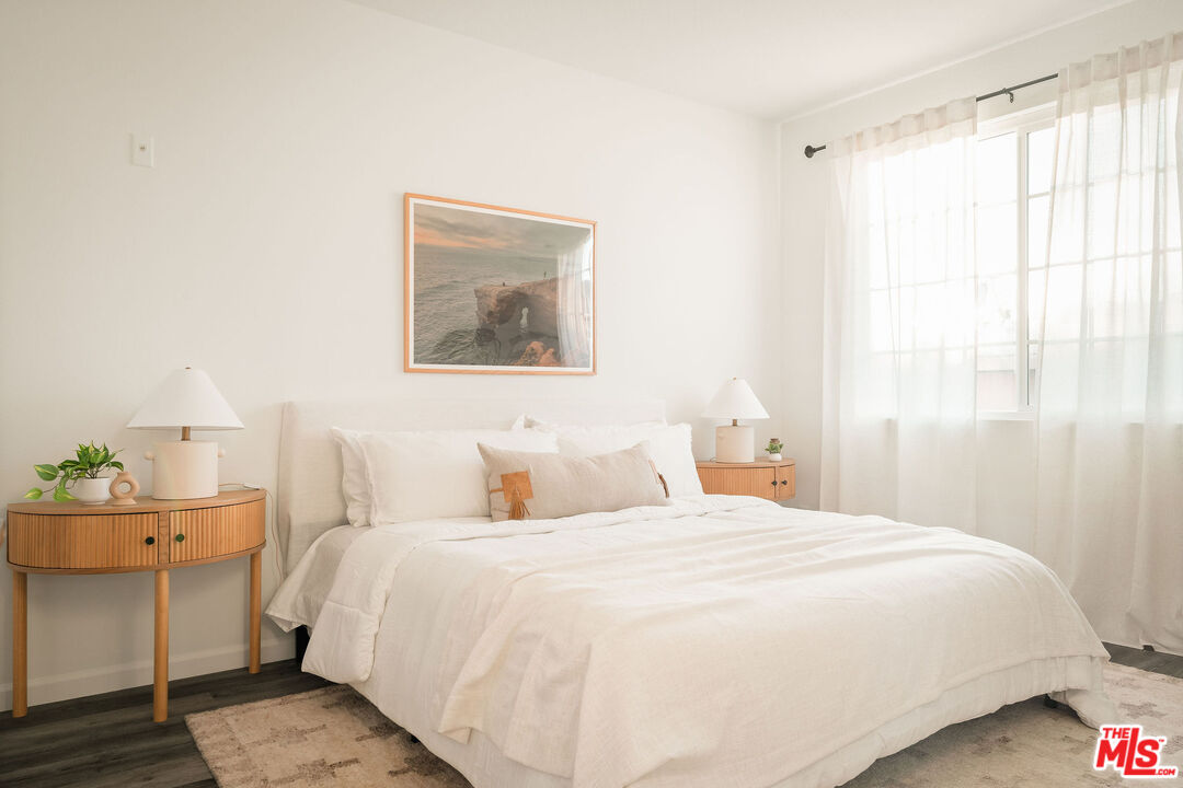 5051 Rosewood Ave Unit: 205