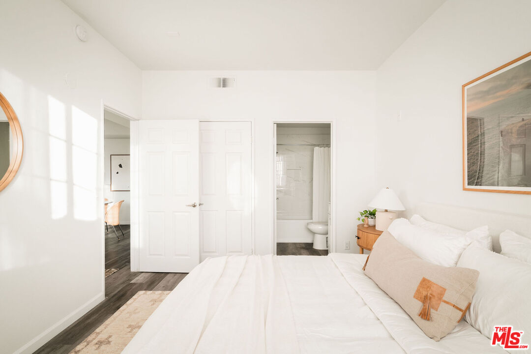 5051 Rosewood Ave Unit: 205