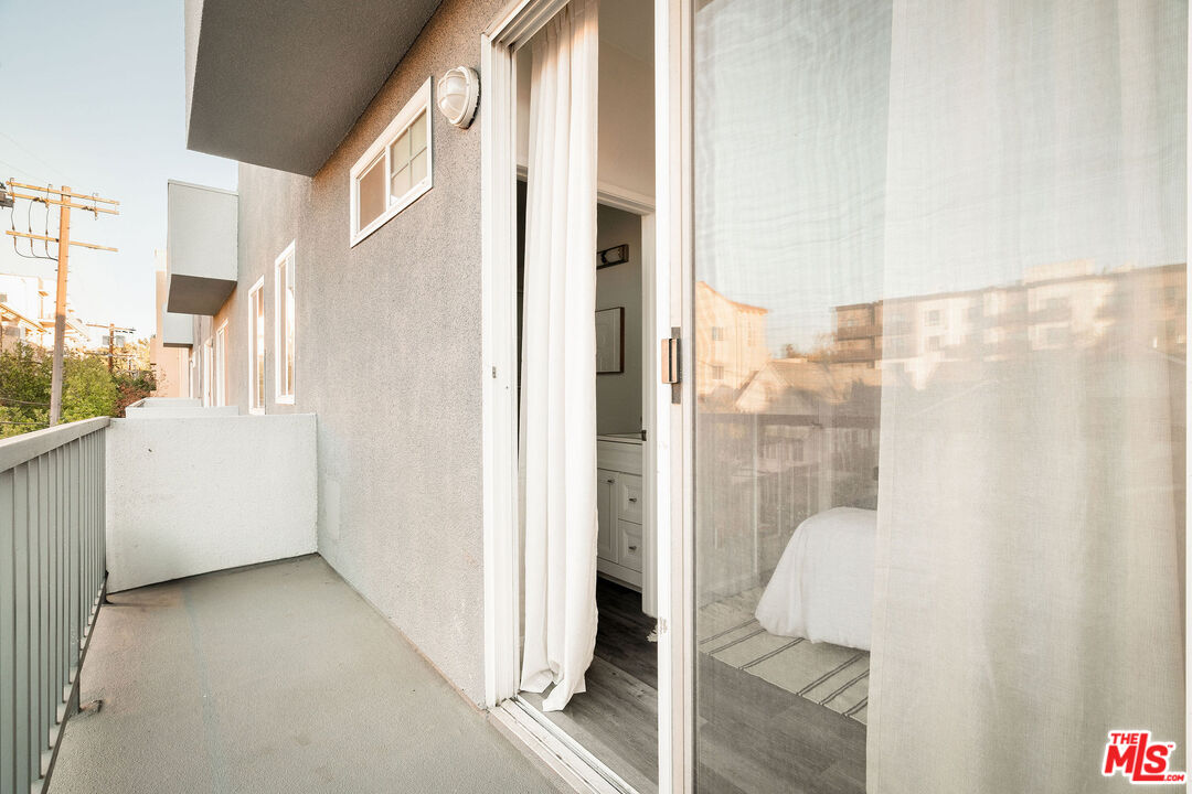 5051 Rosewood Ave Unit: 205