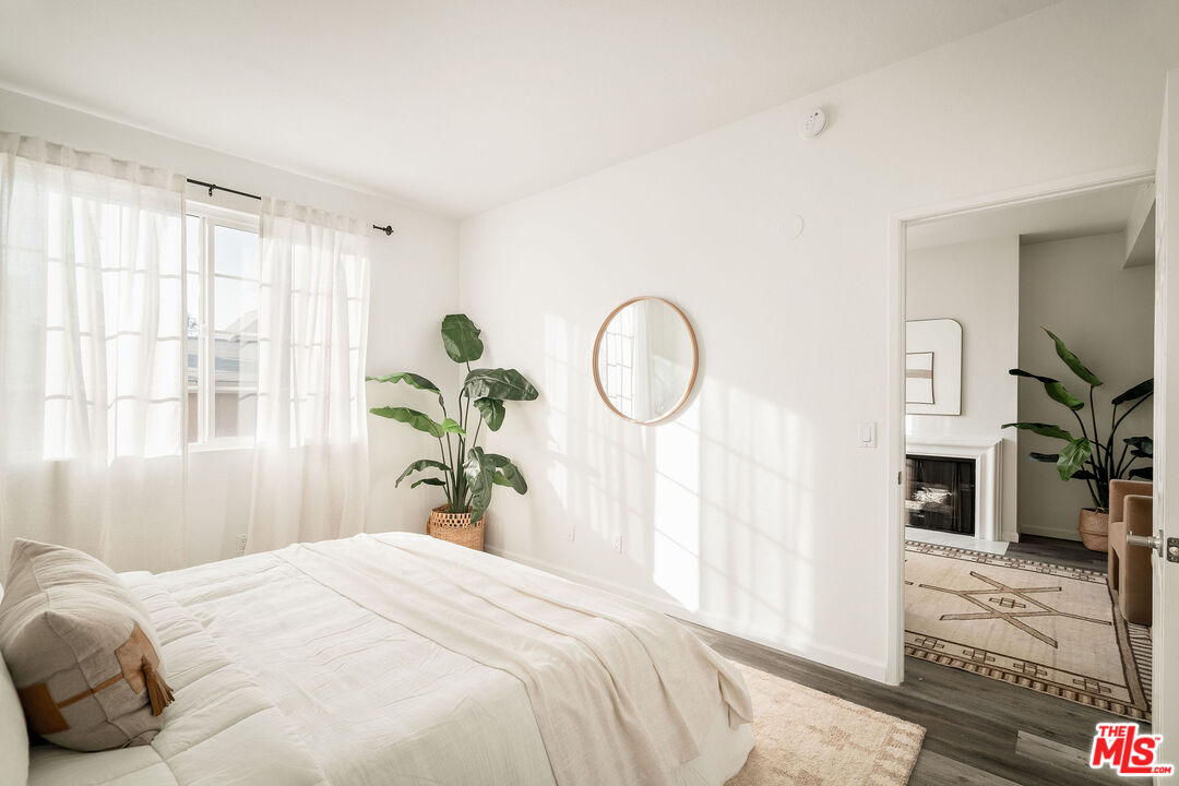 5051 Rosewood Ave Unit: 205