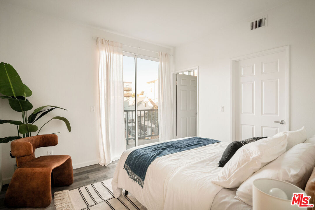 5051 Rosewood Ave Unit: 205