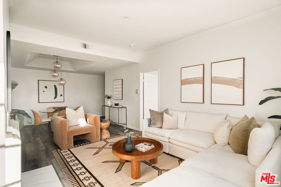 5051 Rosewood Ave Unit: 205