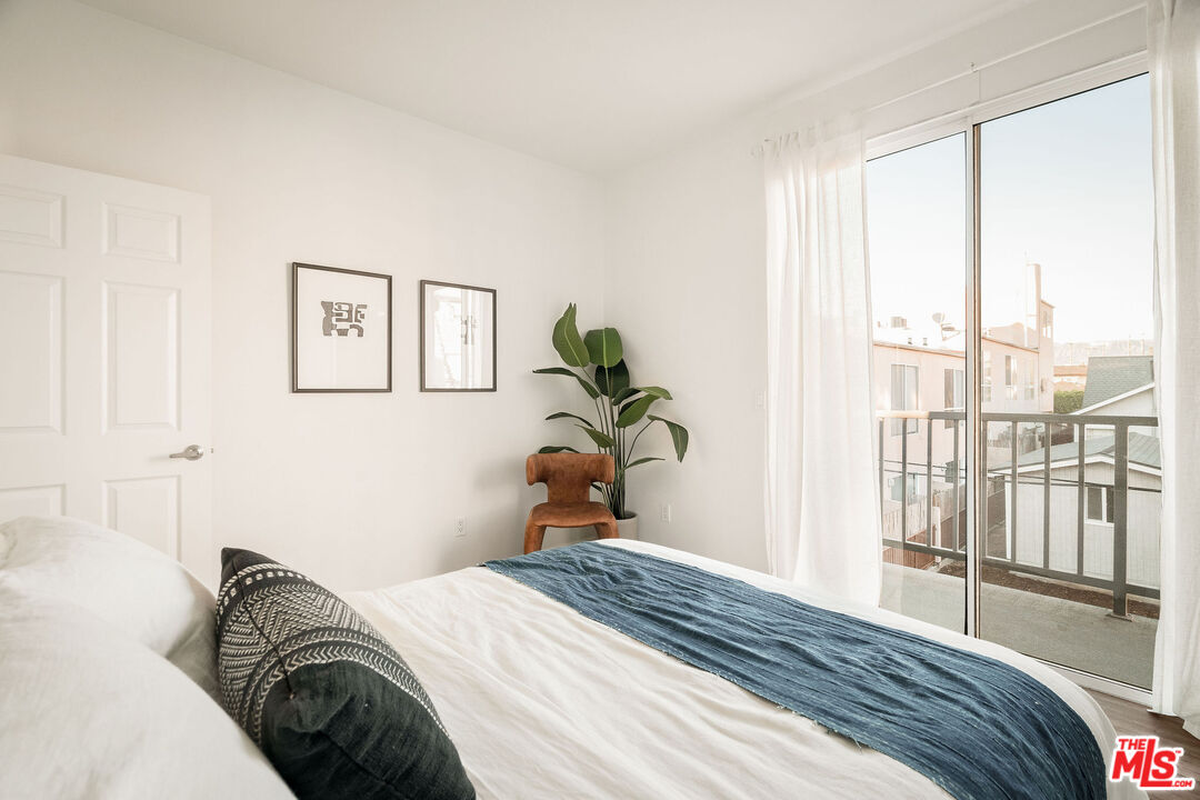 5051 Rosewood Ave Unit: 205