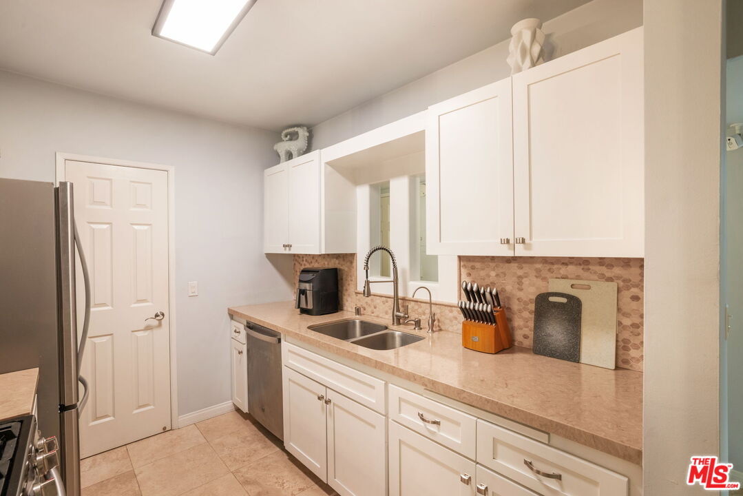 15344 Weddington St Unit: 313