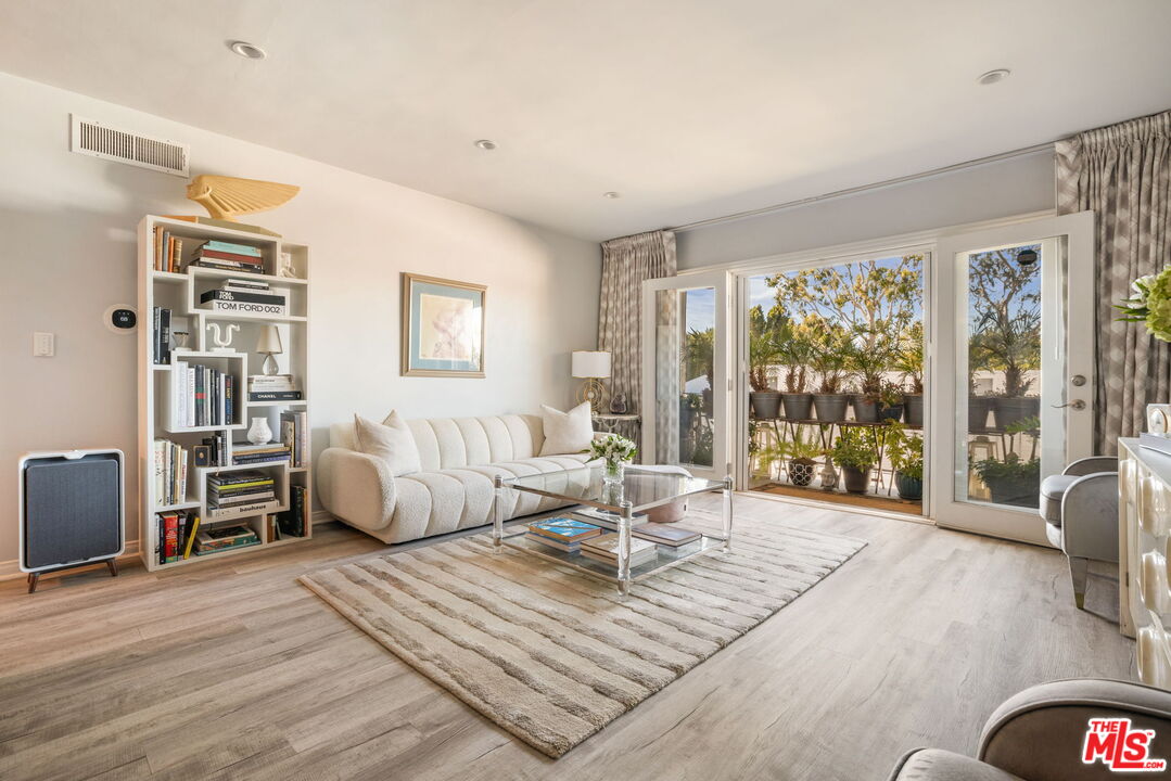 15344 Weddington St Unit: 313