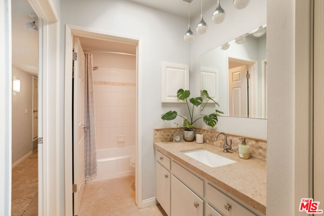 15344 Weddington St Unit: 313