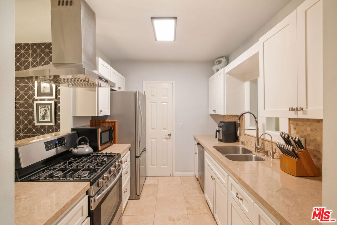 15344 Weddington St Unit: 313