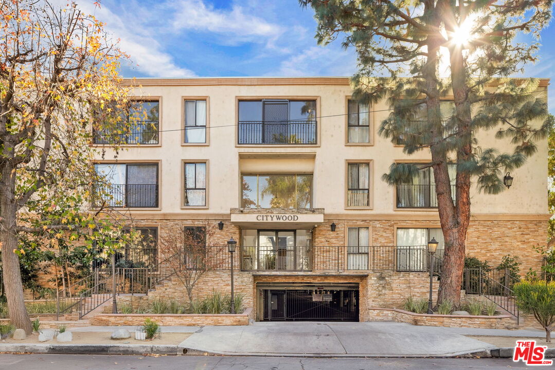 15344 Weddington St Unit: 313