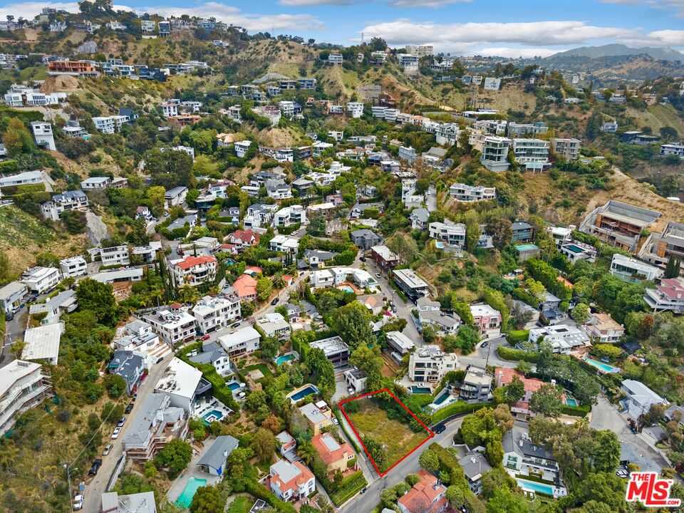 1547 Sunset Plaza Dr