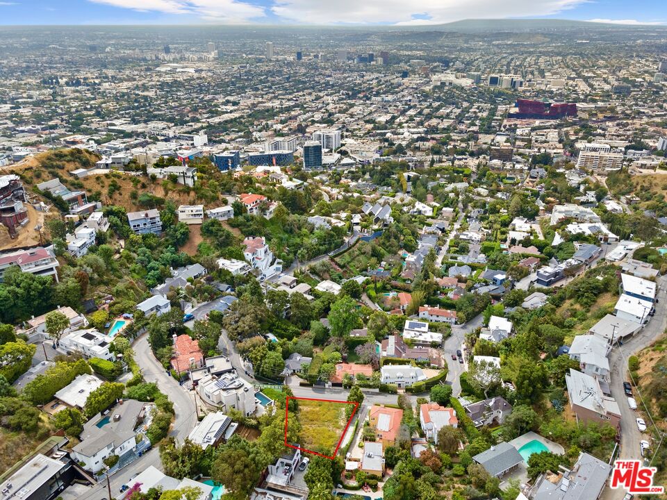 1547 Sunset Plaza Dr
