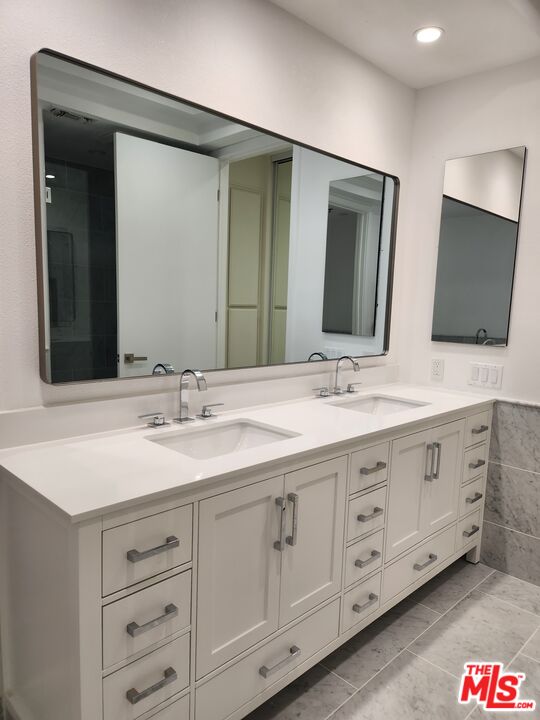 2122 Century Park Ln Unit: 213