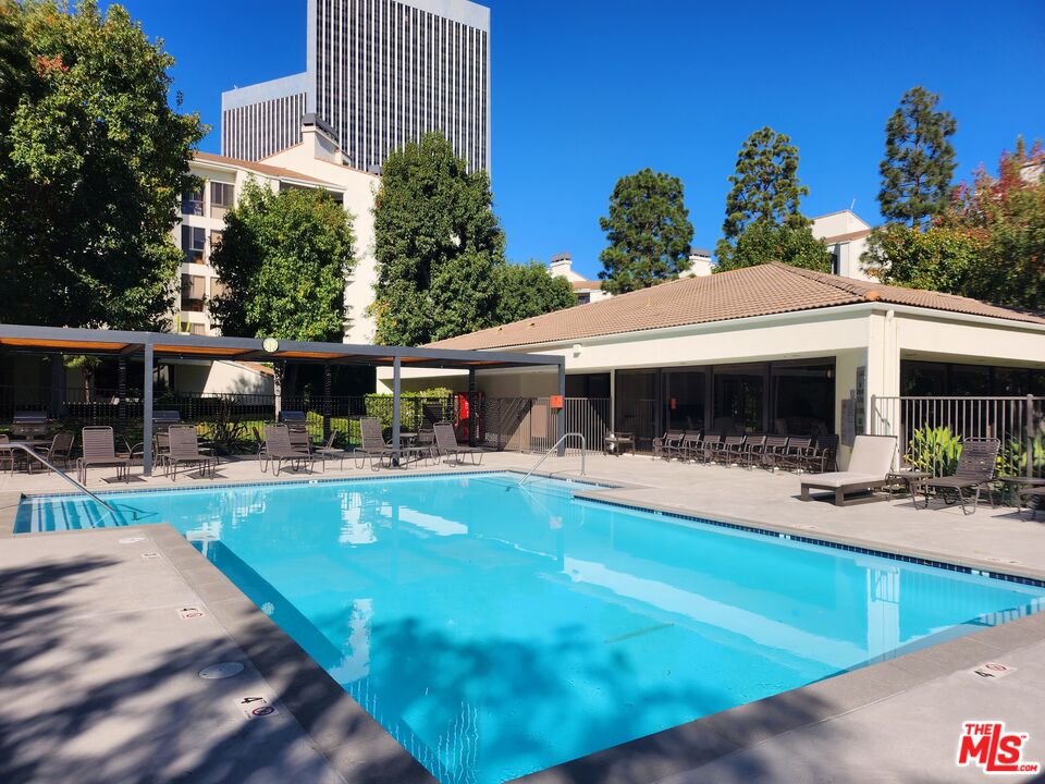 2122 Century Park Ln Unit: 213