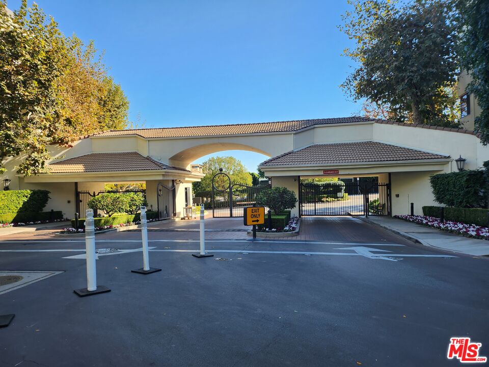 2122 Century Park Ln Unit: 213