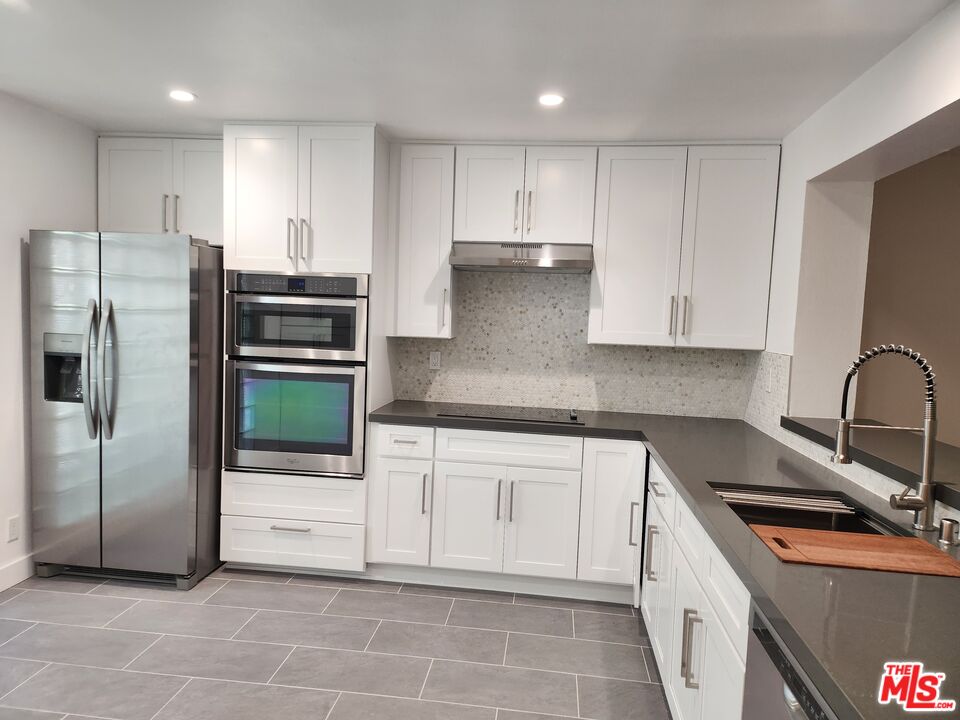 2122 Century Park Ln Unit: 213