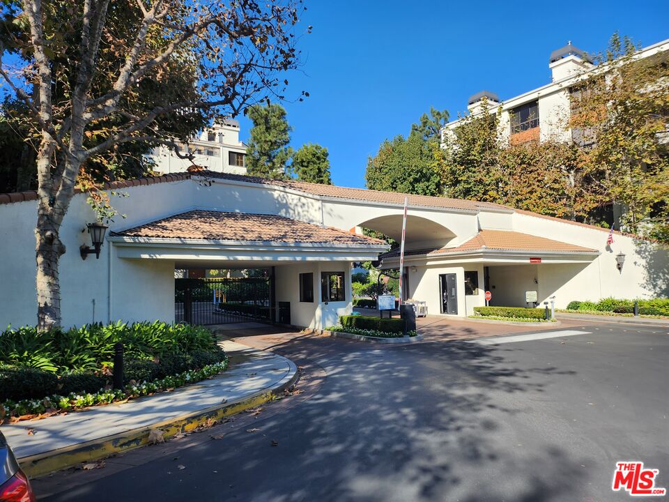 2122 Century Park Ln Unit: 213