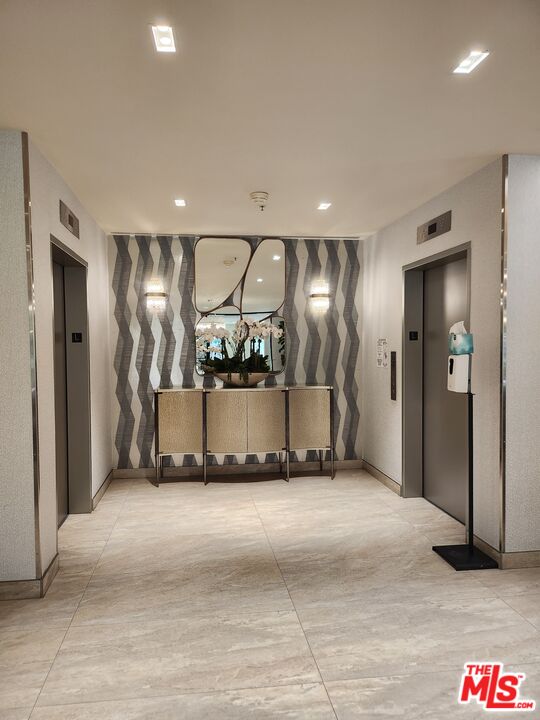 2122 Century Park Ln Unit: 213