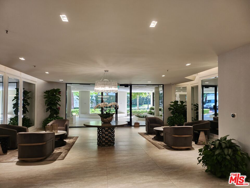 2122 Century Park Ln Unit: 213