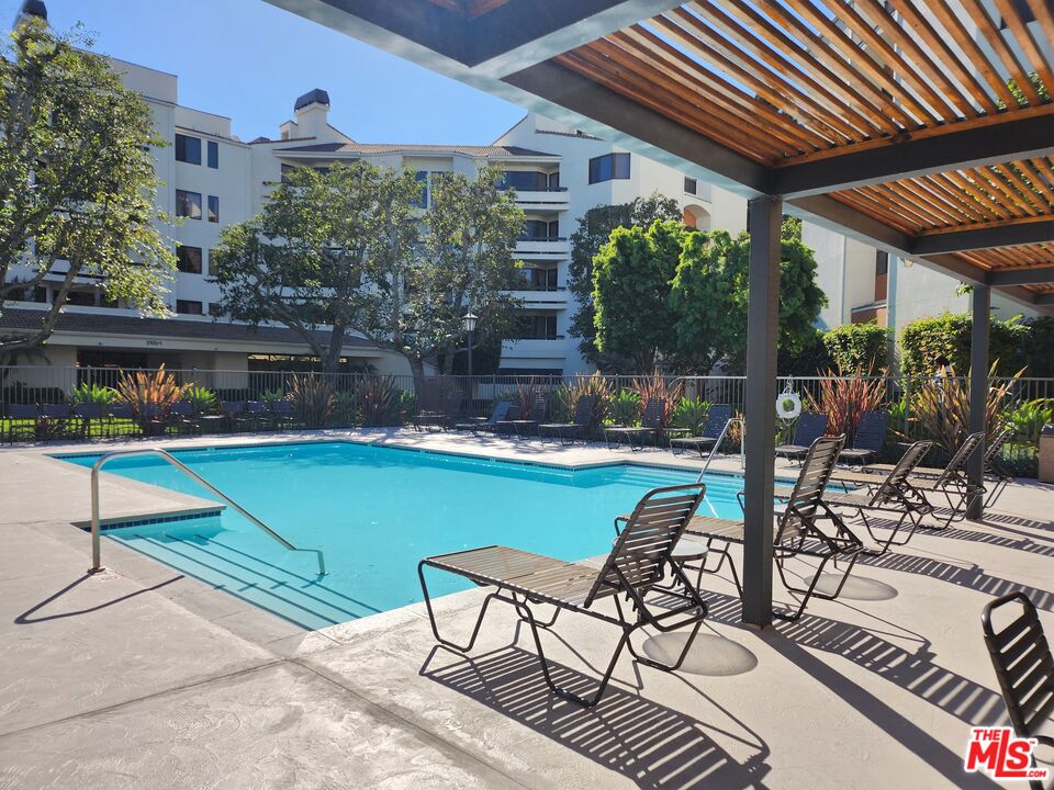 2122 Century Park Ln Unit: 213