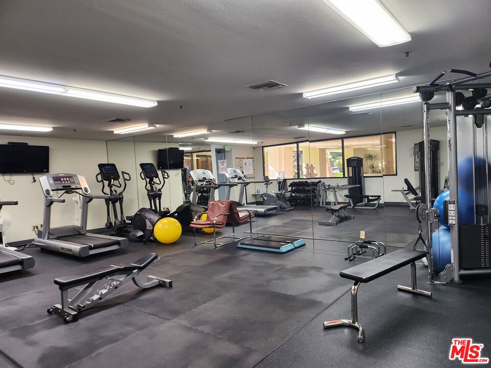 2122 Century Park Ln Unit: 213