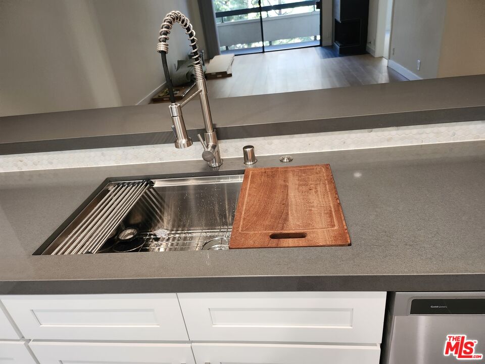 2122 Century Park Ln Unit: 213