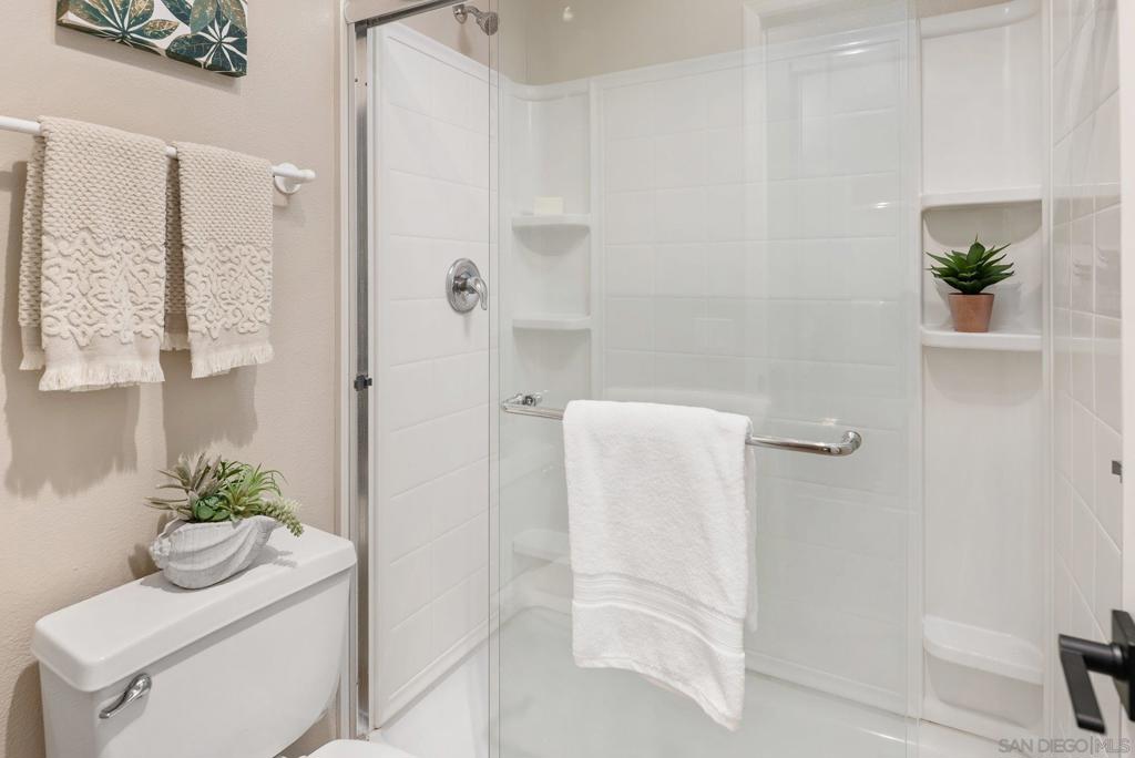 17446 Plaza Animado 121