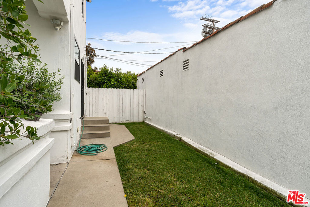 8472 Oakwood Avenue