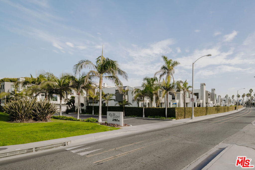 23 Sea Colony Drive