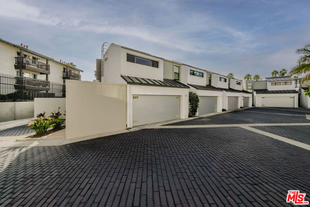23 Sea Colony Drive