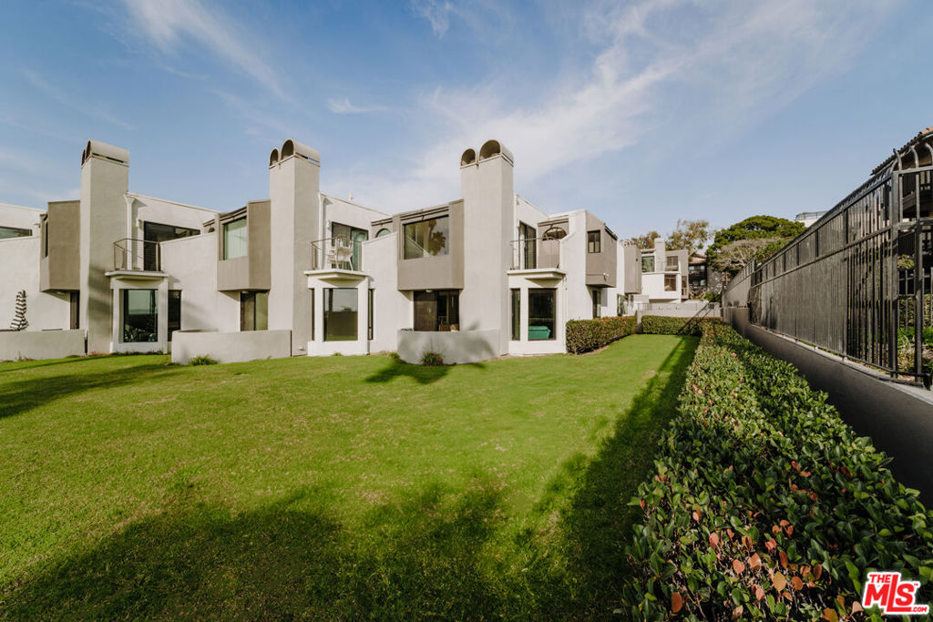 23 Sea Colony Drive